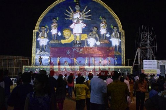 Mass gathering at Netaji Club to see 60 ft Durga idol